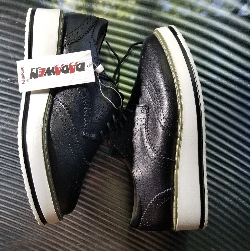 Wingtip platforms